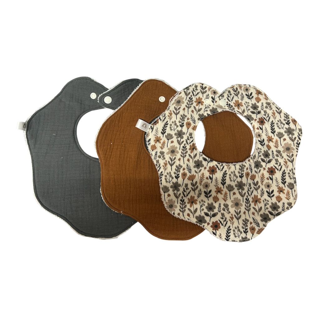 Lot de 3 bavoirs "fleurs"