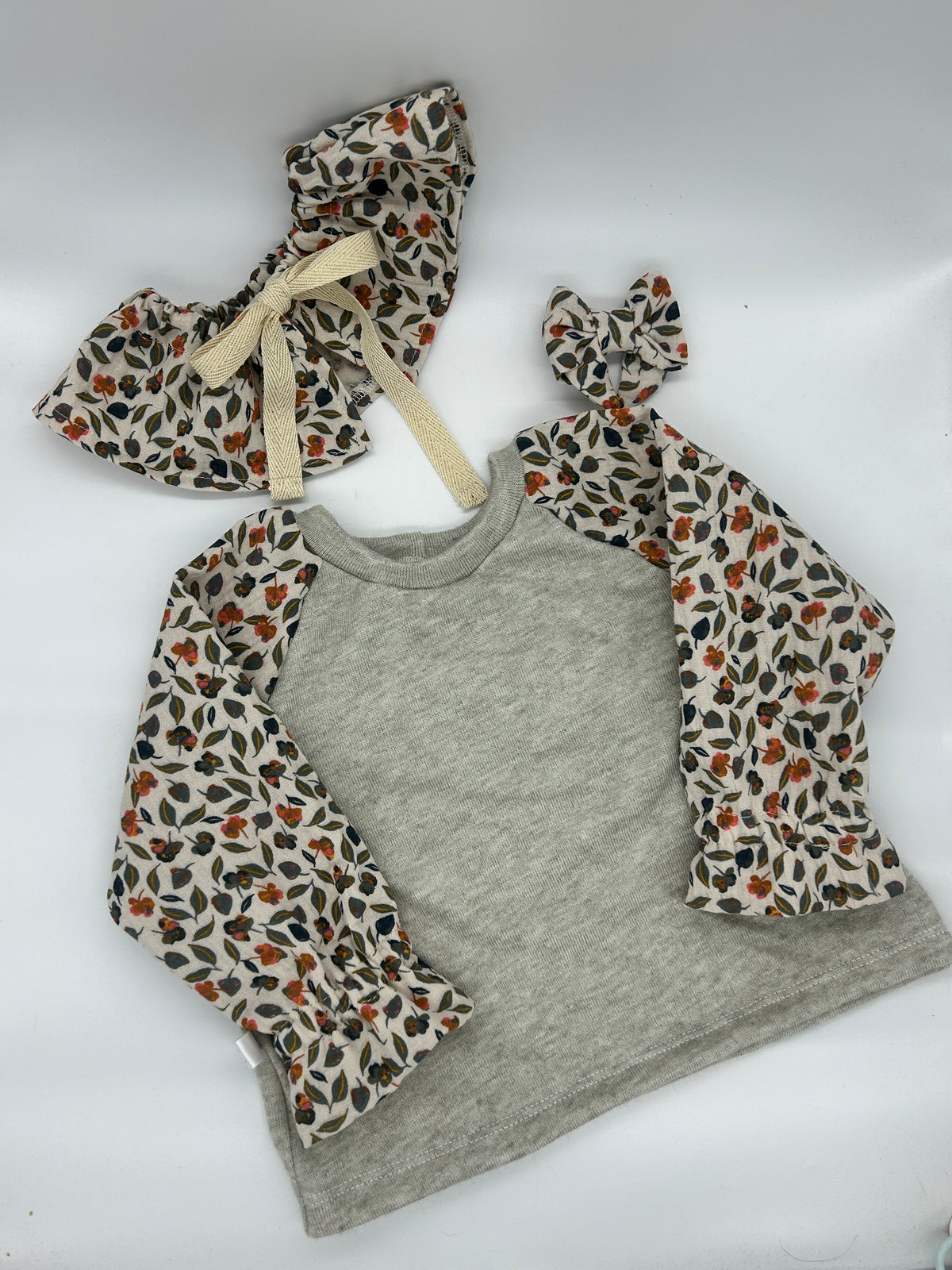 Ensemble t.6mois - pull, short, col